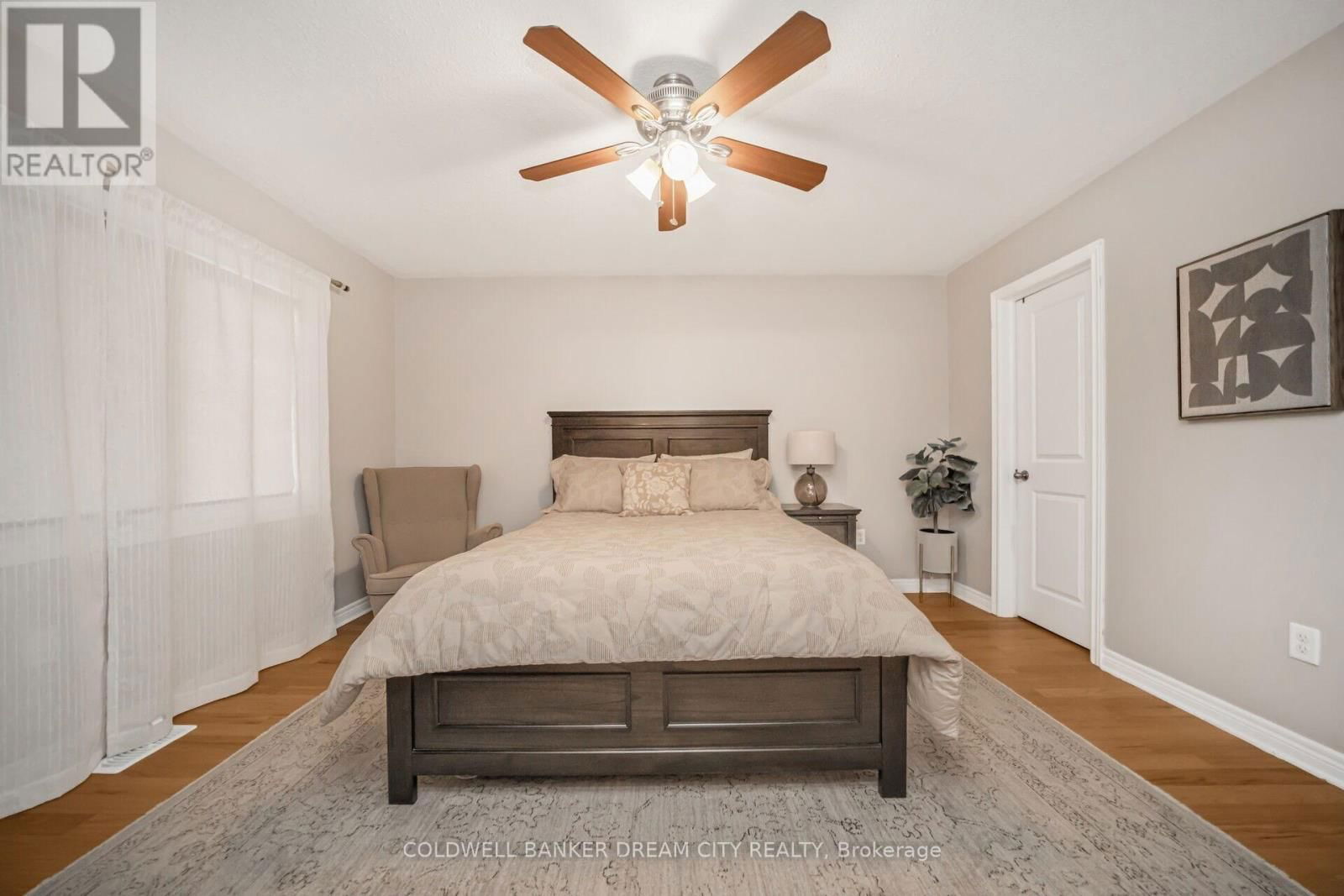 14 IVOR CRESCENT Image 22
