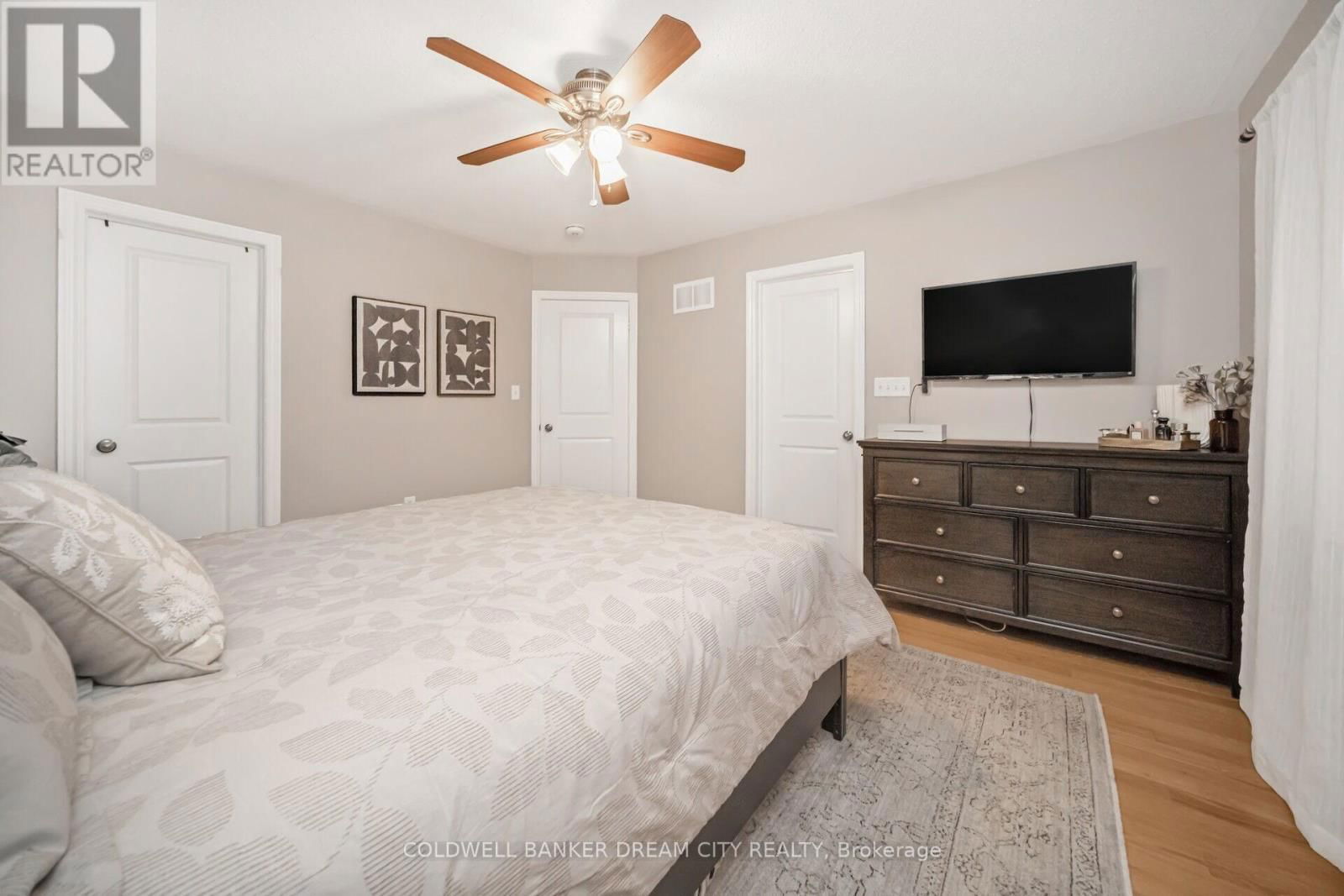 14 IVOR CRESCENT Image 23