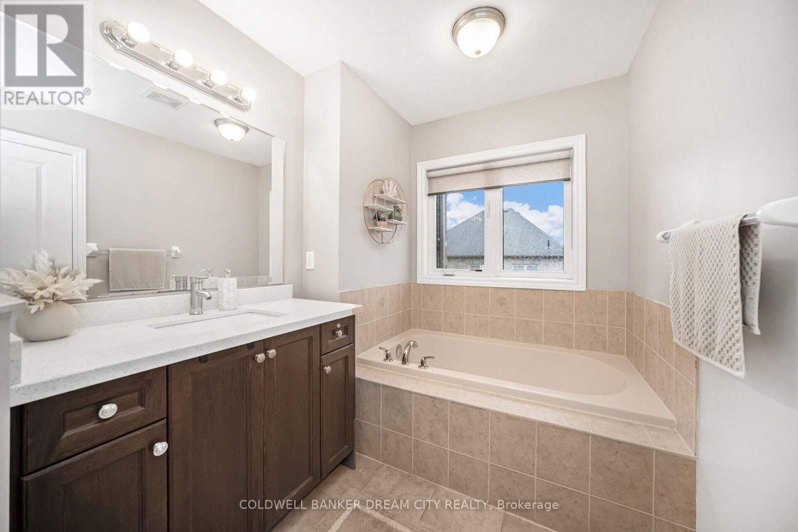 14 IVOR CRESCENT Image 25