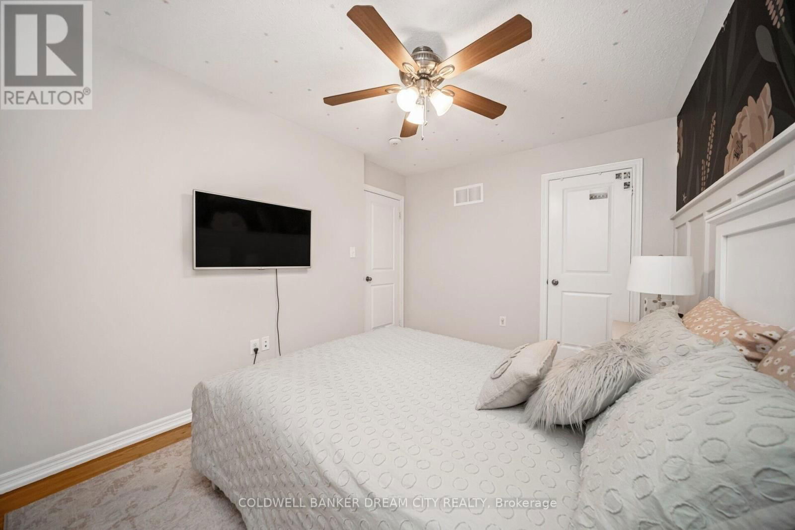 14 IVOR CRESCENT Image 33