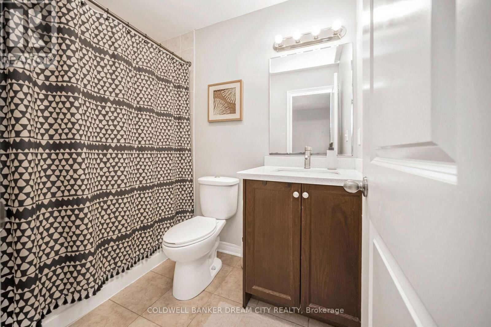 14 IVOR CRESCENT Image 34