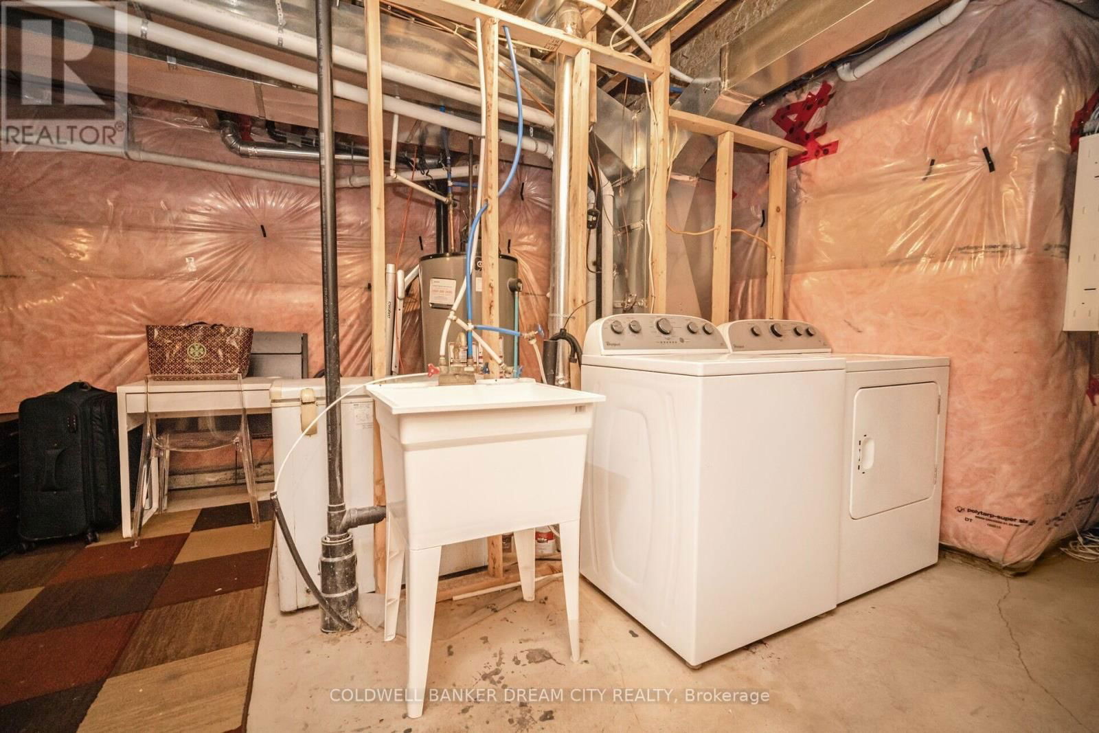 14 IVOR CRESCENT Image 35