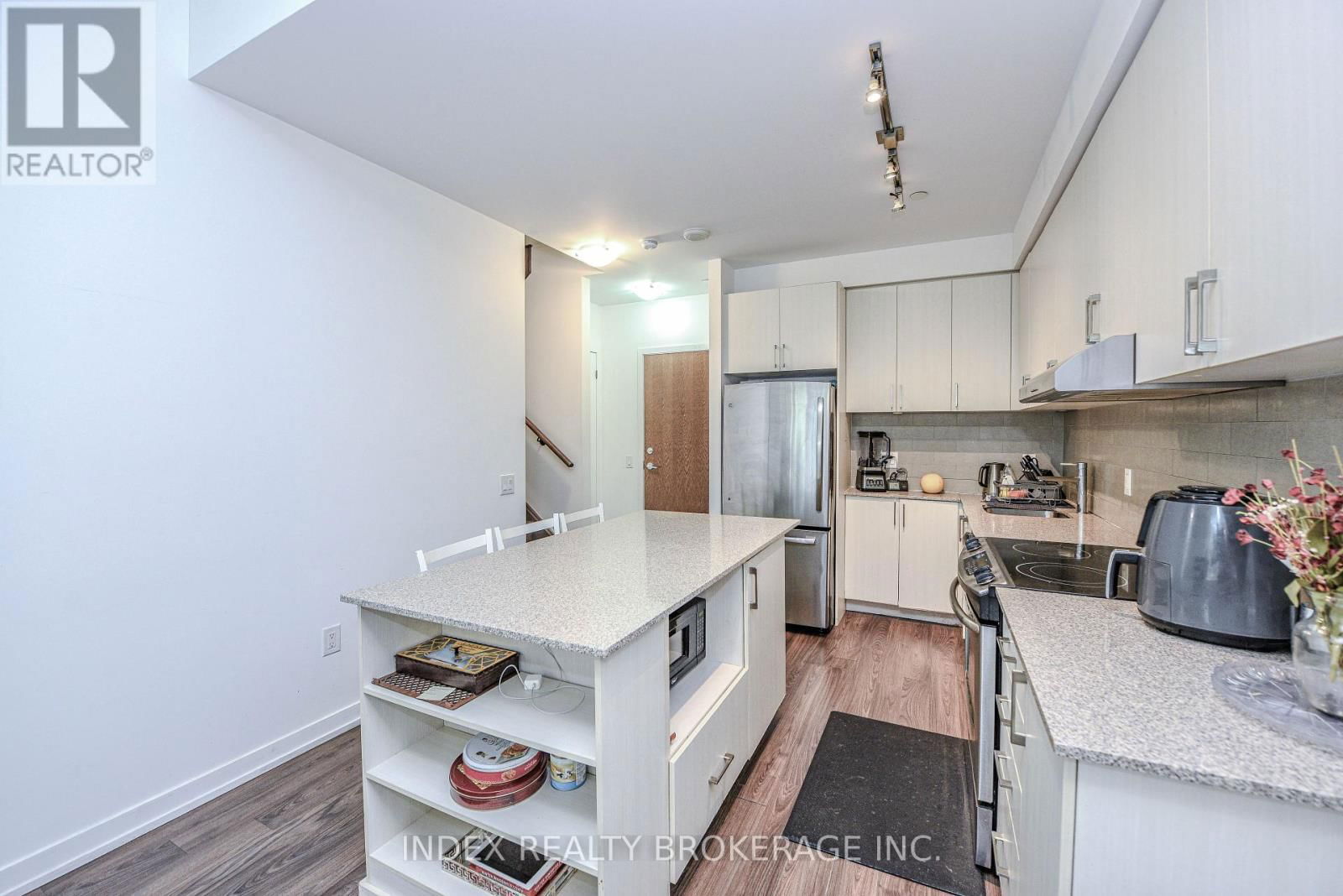 103 - 2560 EGLINGTON AVENUE Image 9