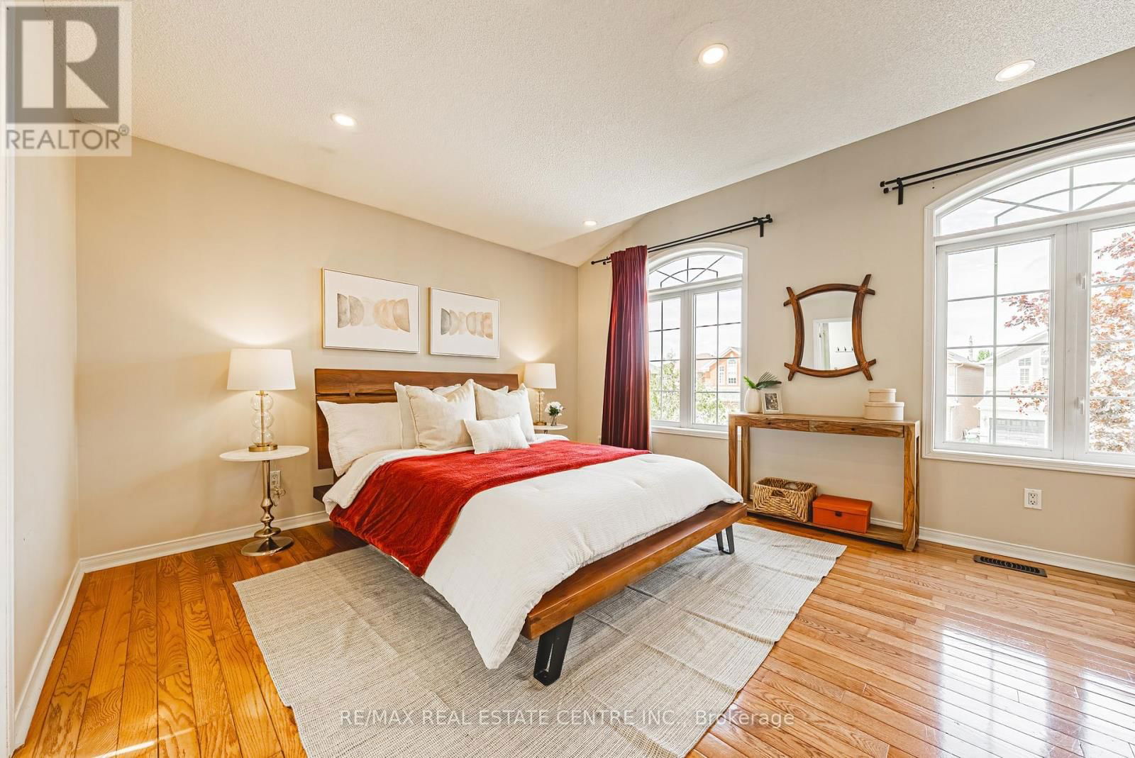 3360 LABURNUM CRESCENT Image 25