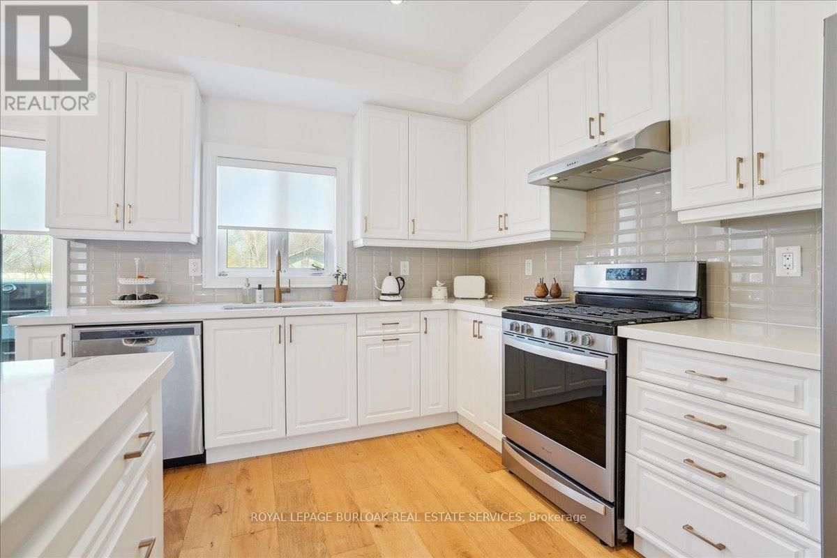 3 - 2071 GHENT AVENUE Image 12