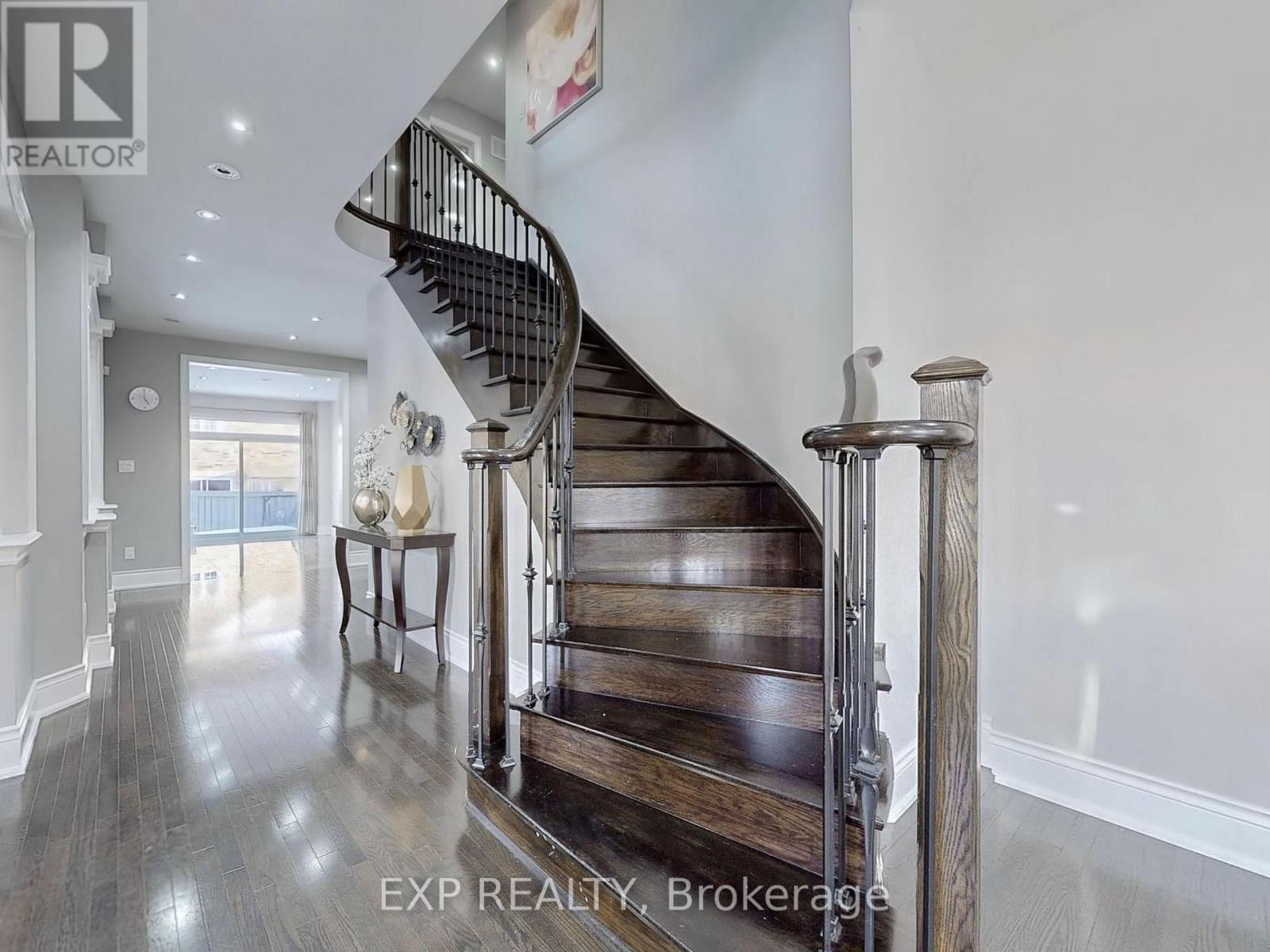 88 ROYAL WEST DRIVE Image 21