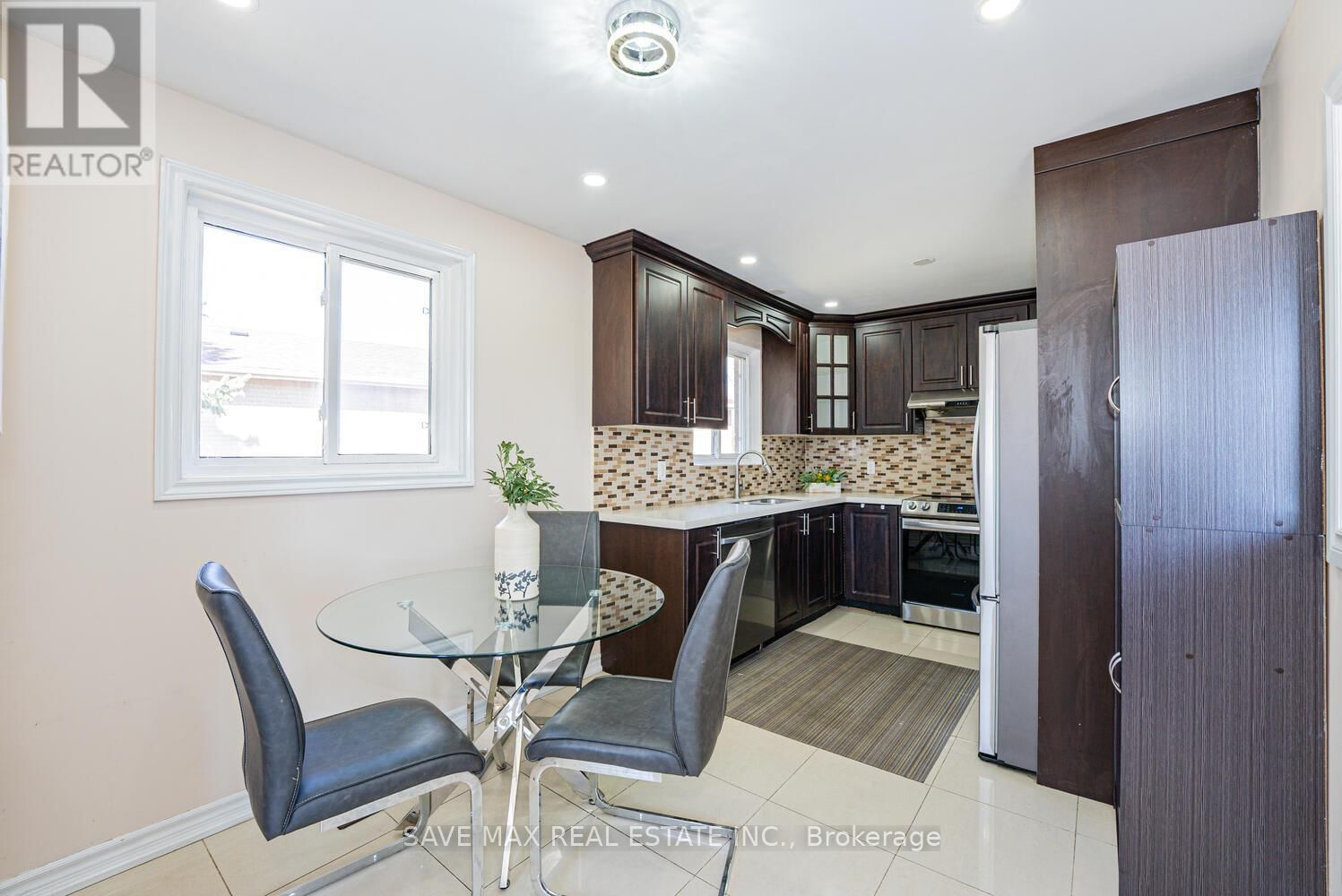 18 NORTHWOOD DRIVE Image 10