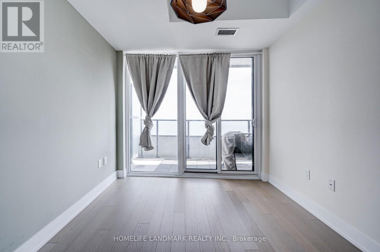 2608 - 20 SHORE BREEZE DRIVE Image 22