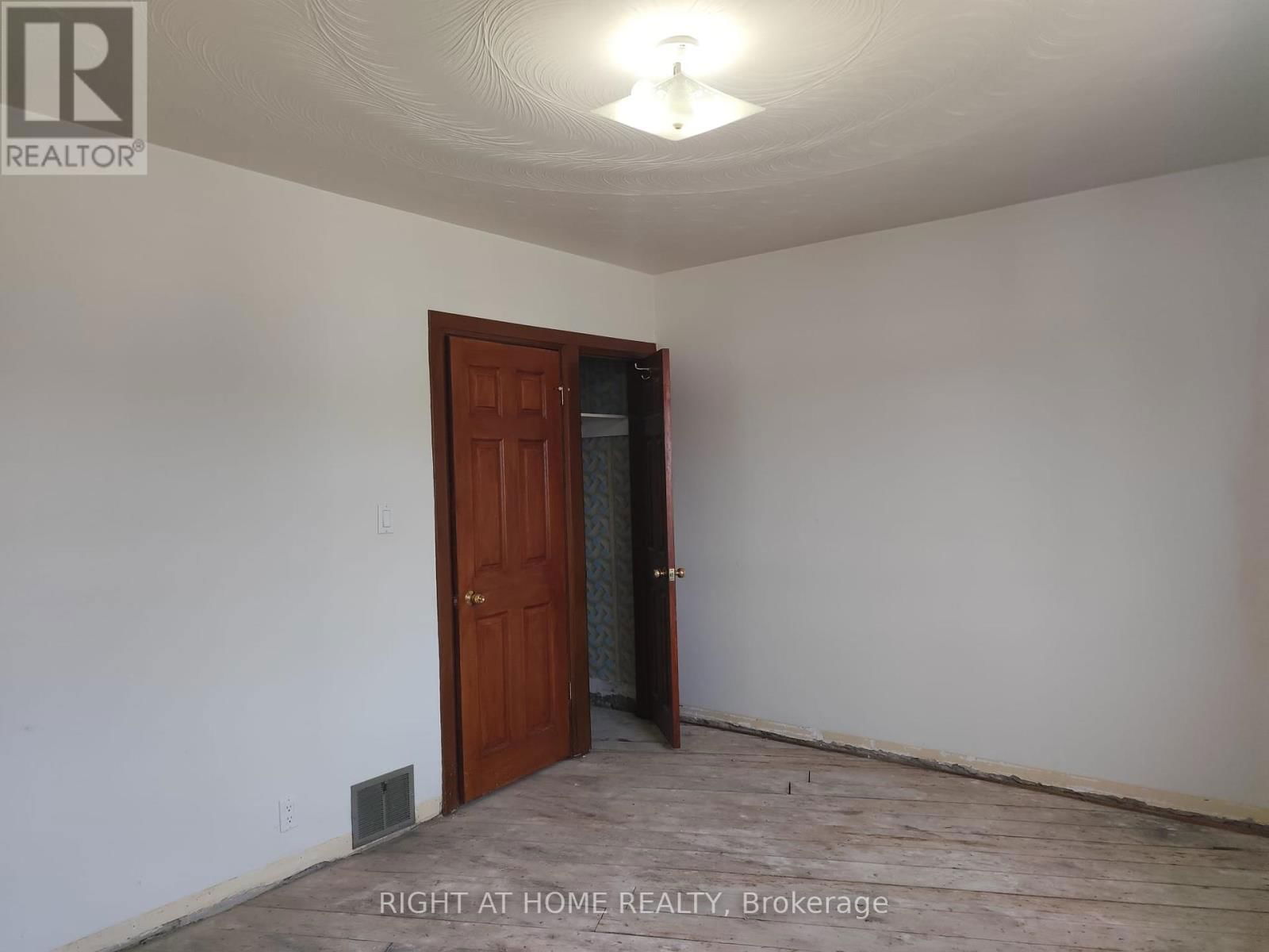 104 EARLSCOURT AVENUE Image 10