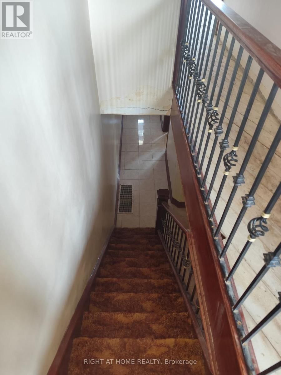 104 EARLSCOURT AVENUE Image 11