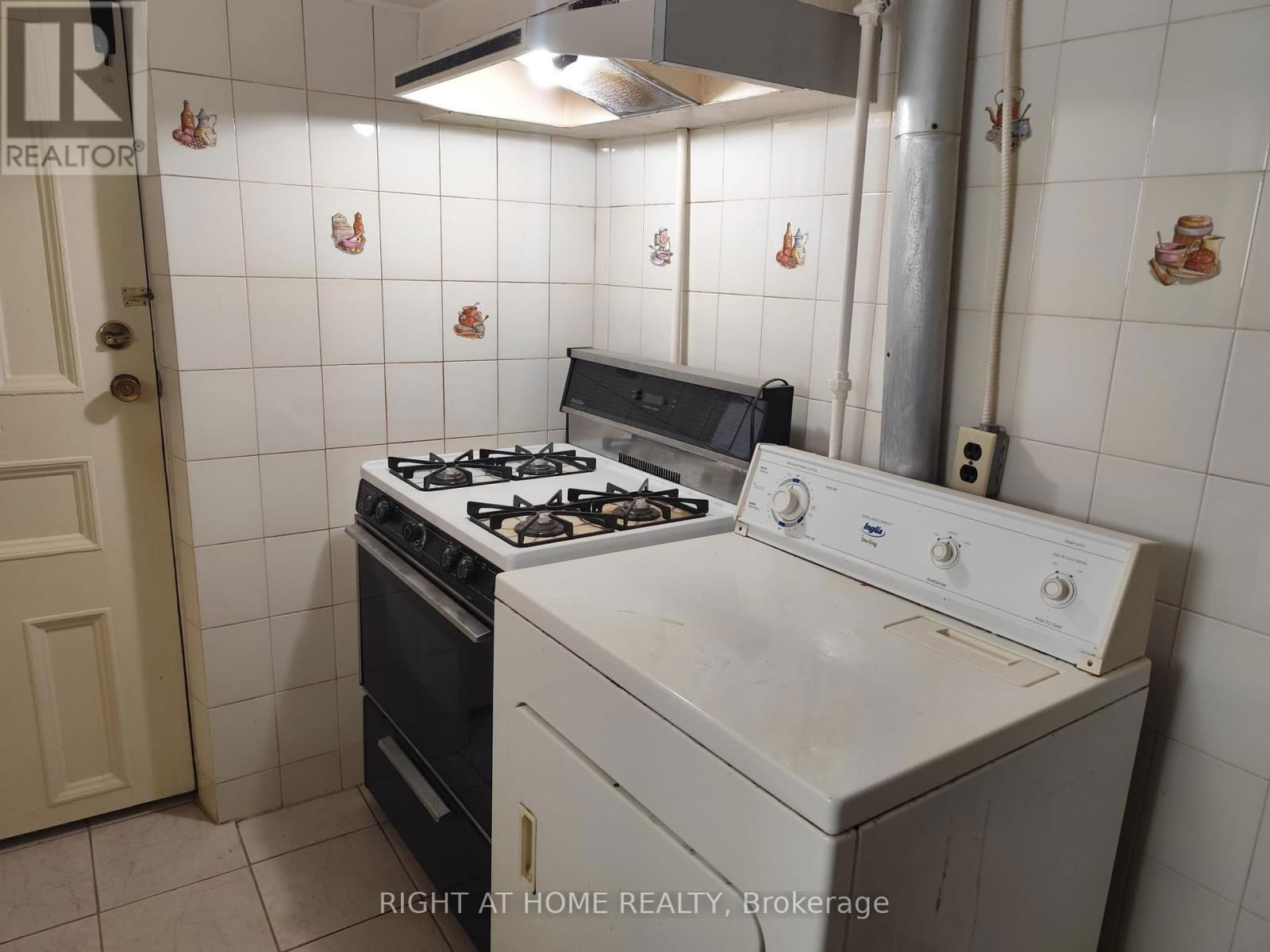 104 EARLSCOURT AVENUE Image 12