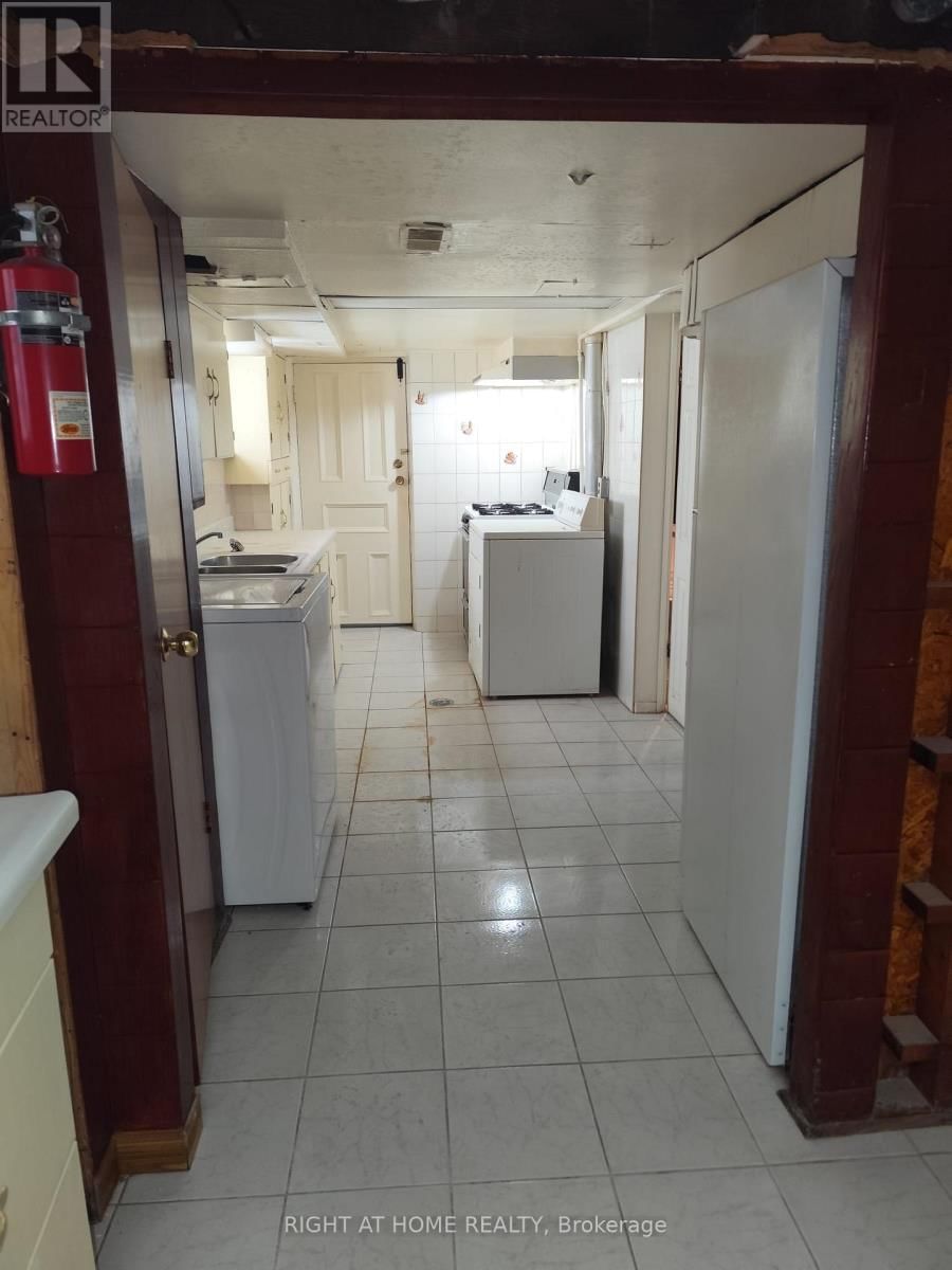 104 EARLSCOURT AVENUE Image 17