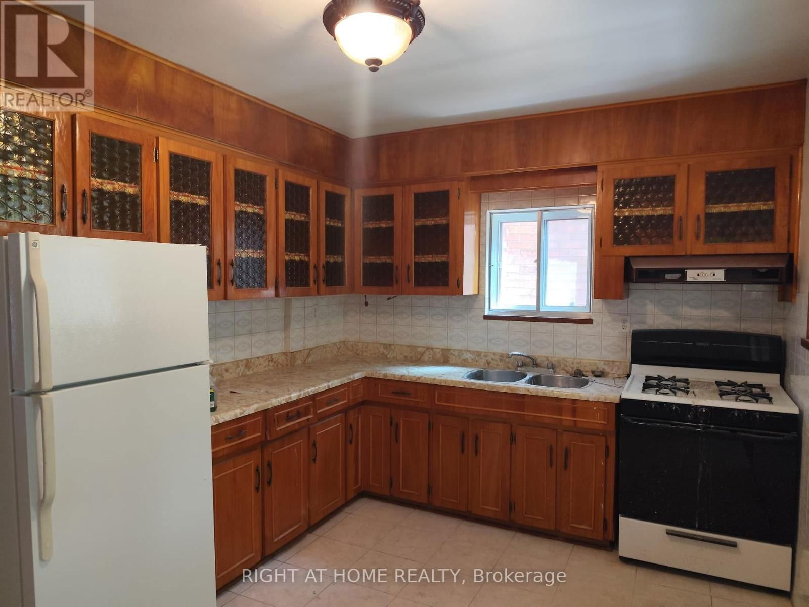 104 EARLSCOURT AVENUE Image 6
