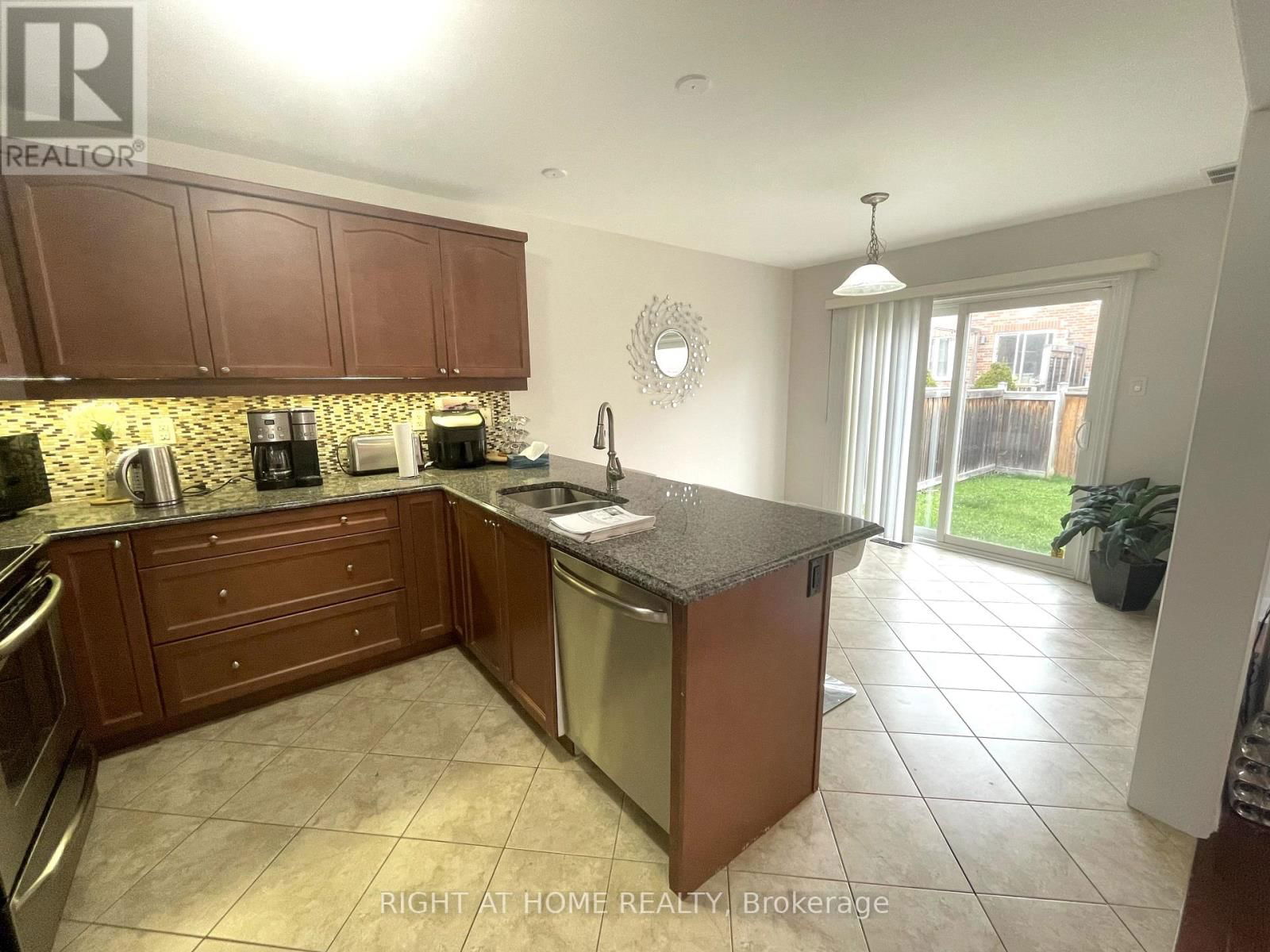 933 ASLETON BOULEVARD Image 3