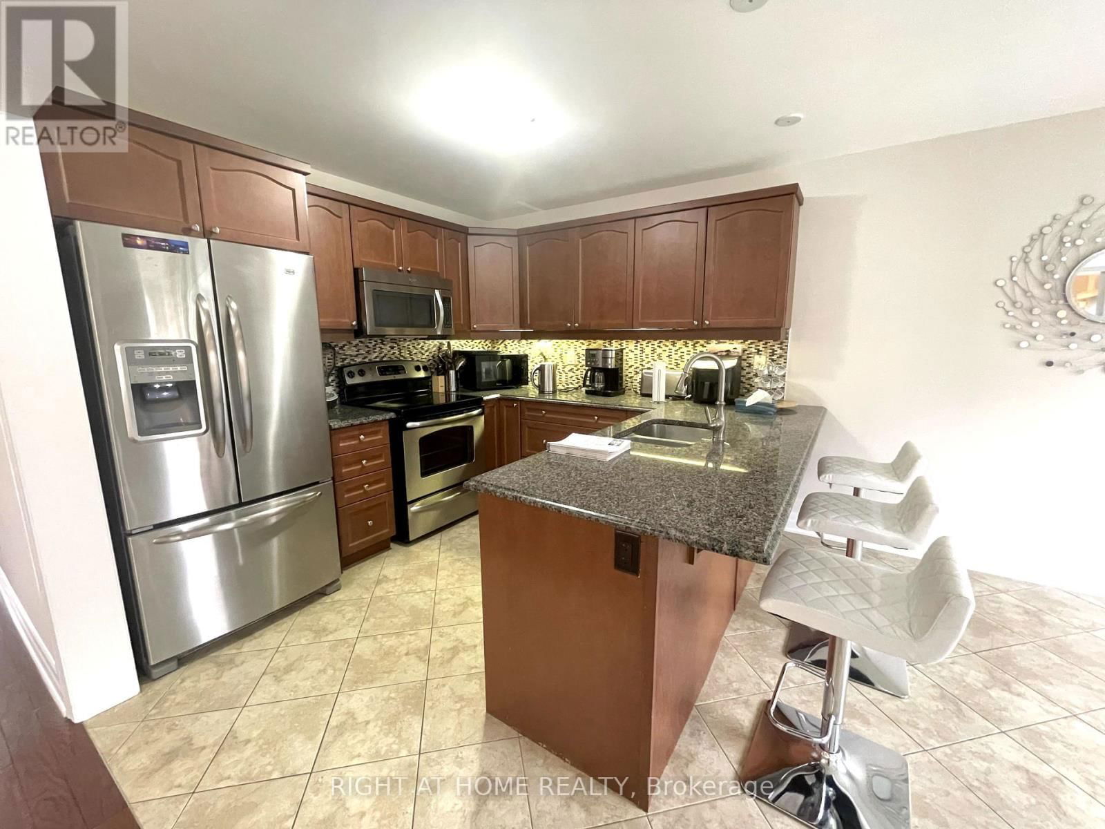 933 ASLETON BOULEVARD Image 4