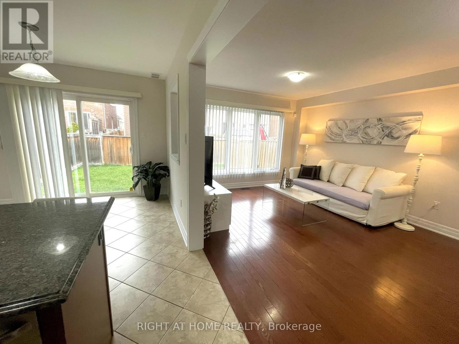 933 ASLETON BOULEVARD Image 5