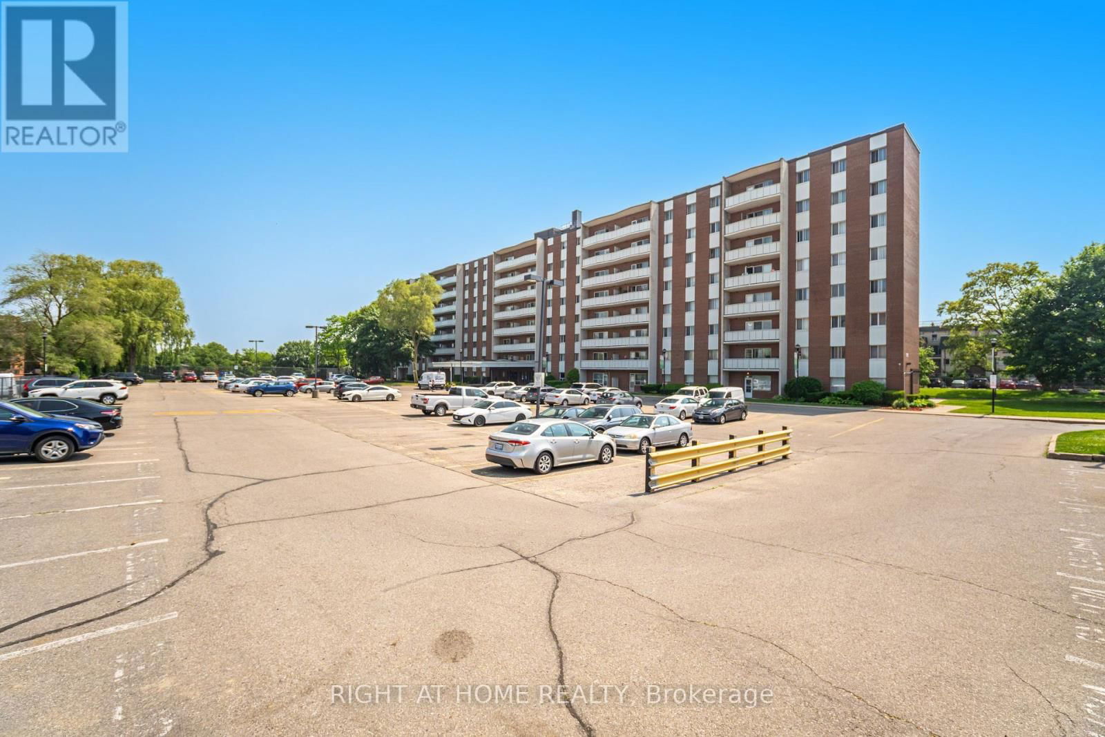 205 - 1660 BLOOR STREET Image 27