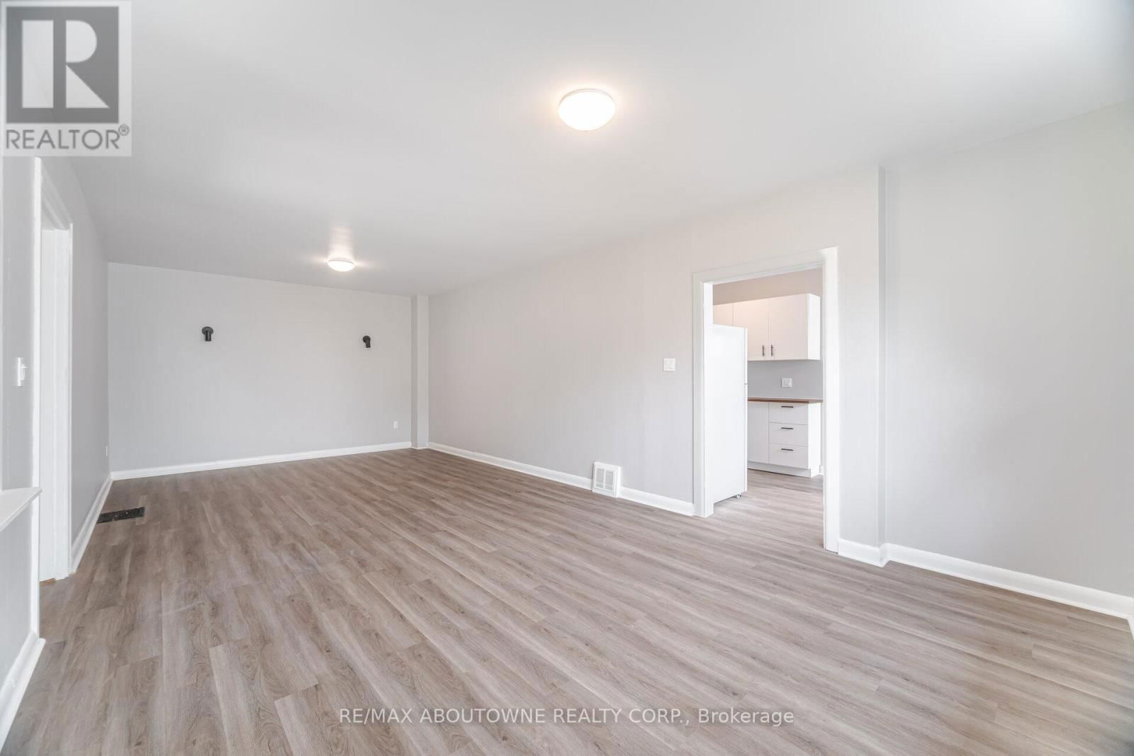 128 CROSS AVENUE Image 15