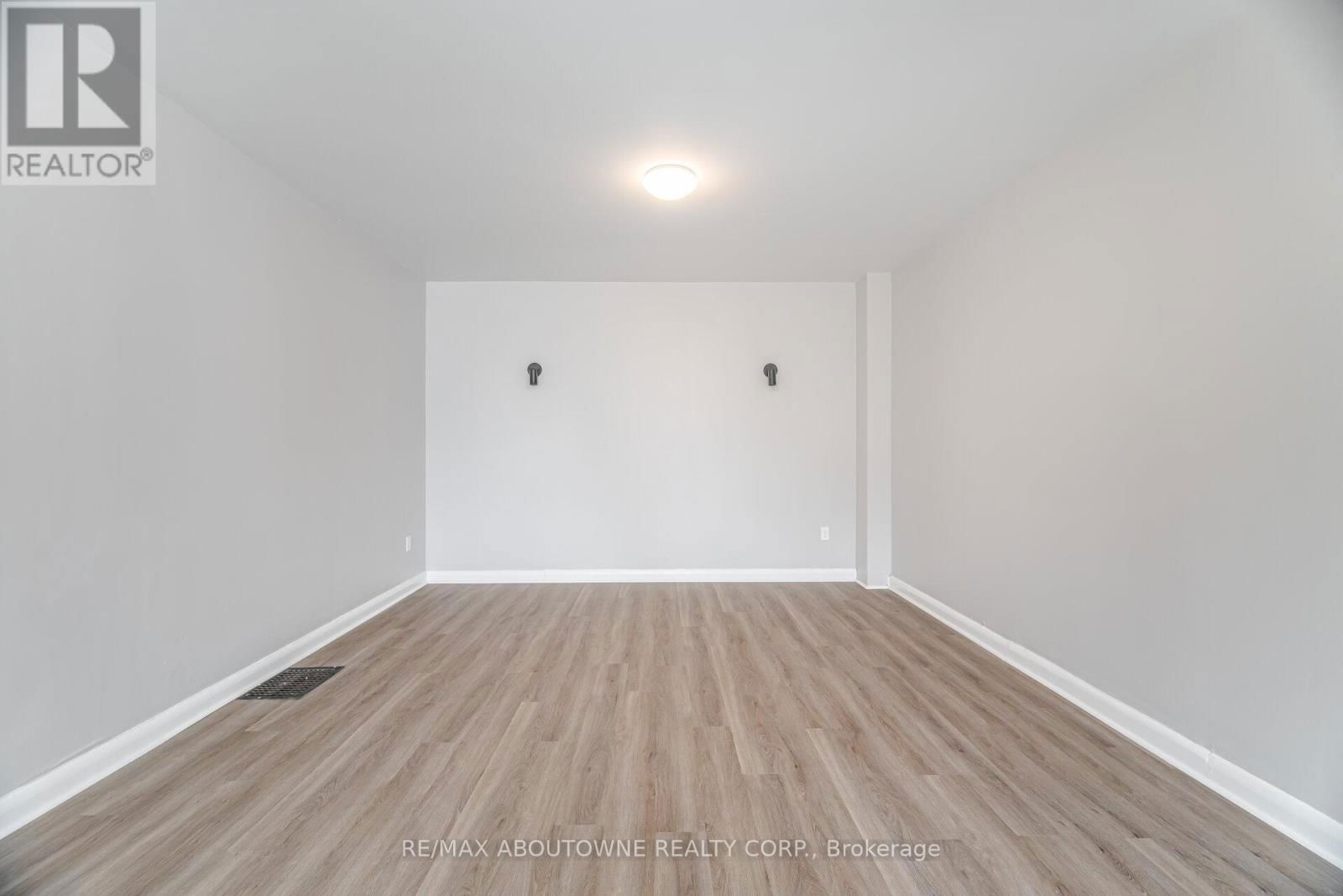 128 CROSS AVENUE Image 16