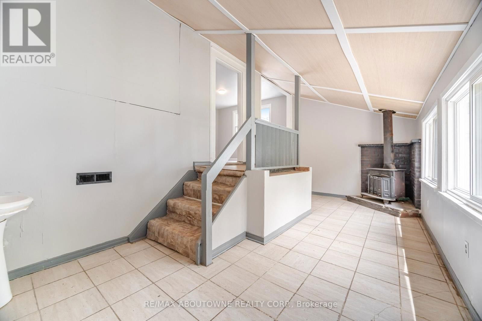 128 CROSS AVENUE Image 18