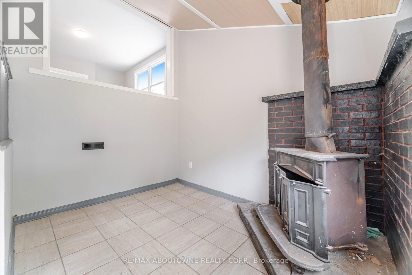 128 CROSS AVENUE Image 19