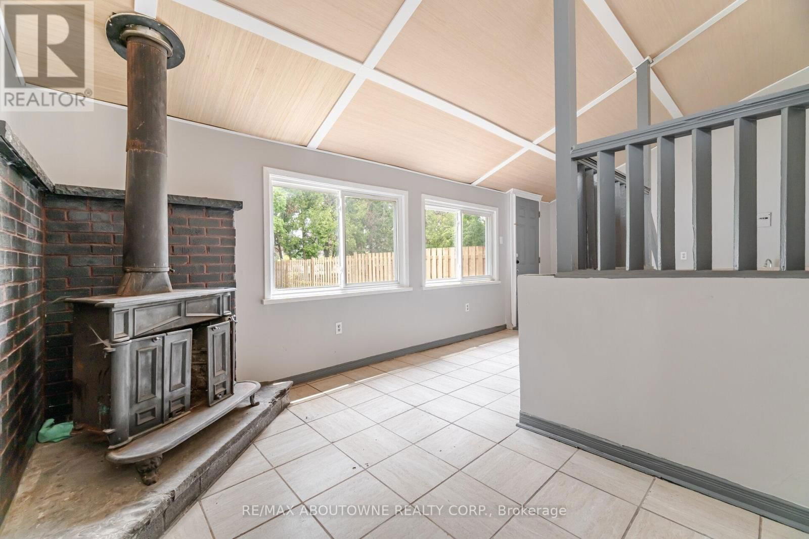 128 CROSS AVENUE Image 20