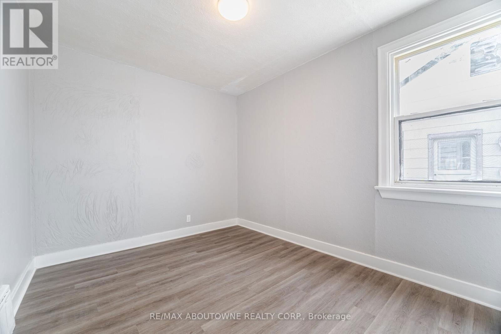 128 CROSS AVENUE Image 24
