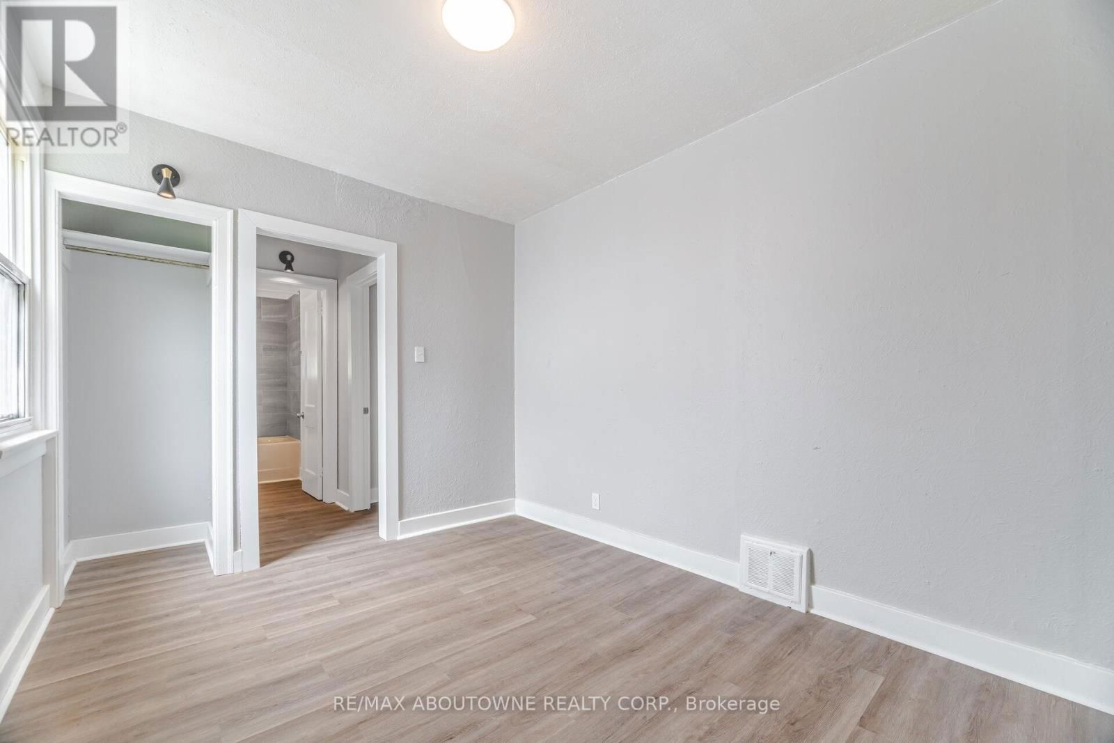 128 CROSS AVENUE Image 25