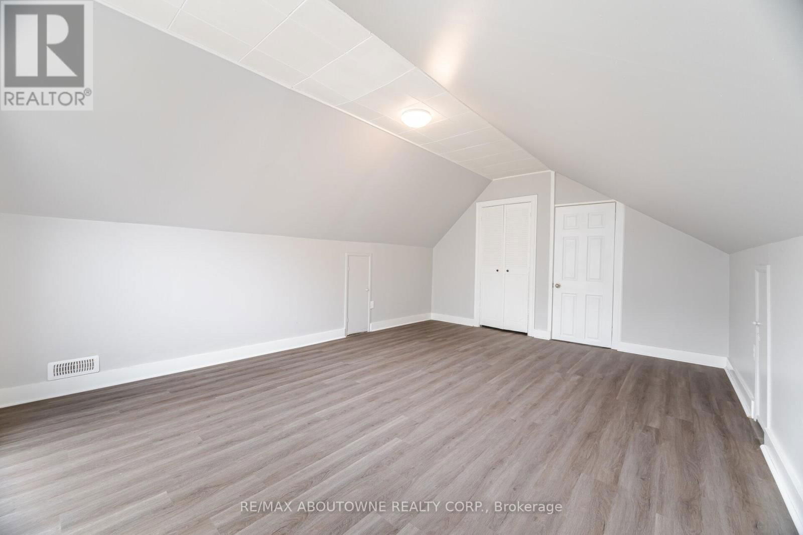 128 CROSS AVENUE Image 30