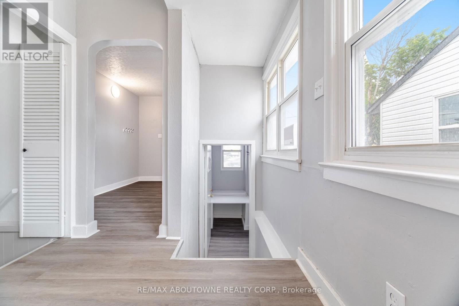 128 CROSS AVENUE Image 35