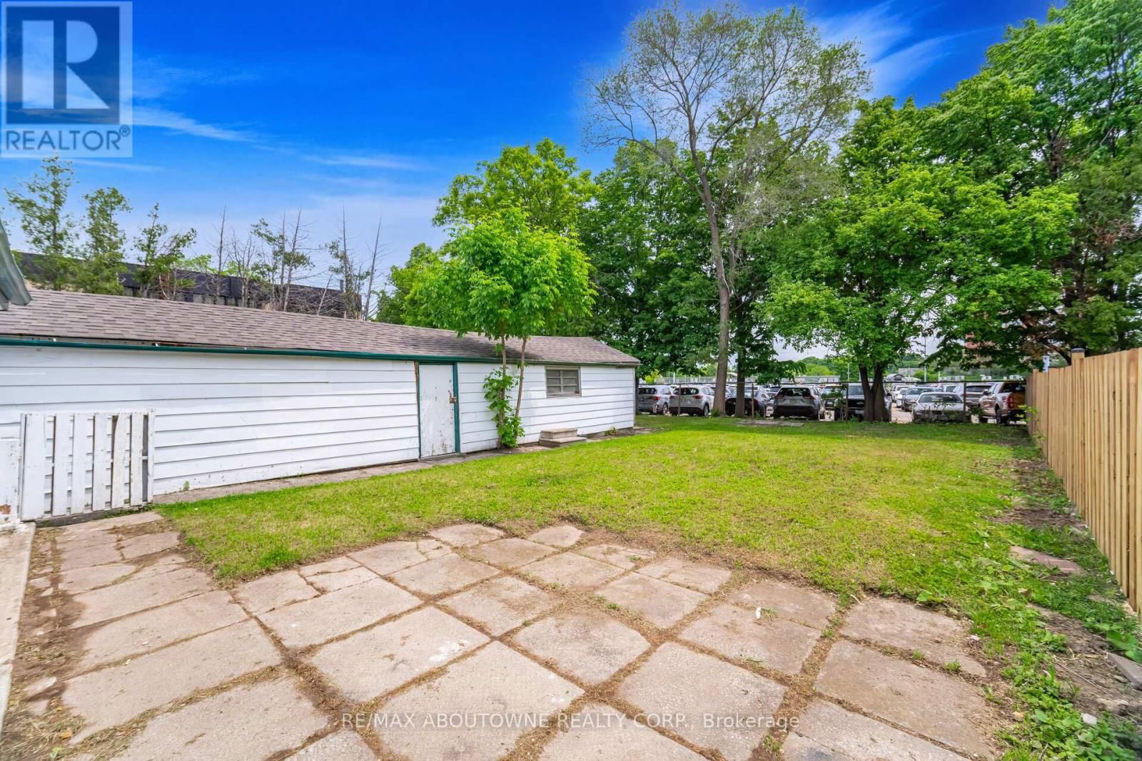 128 CROSS AVENUE Image 37