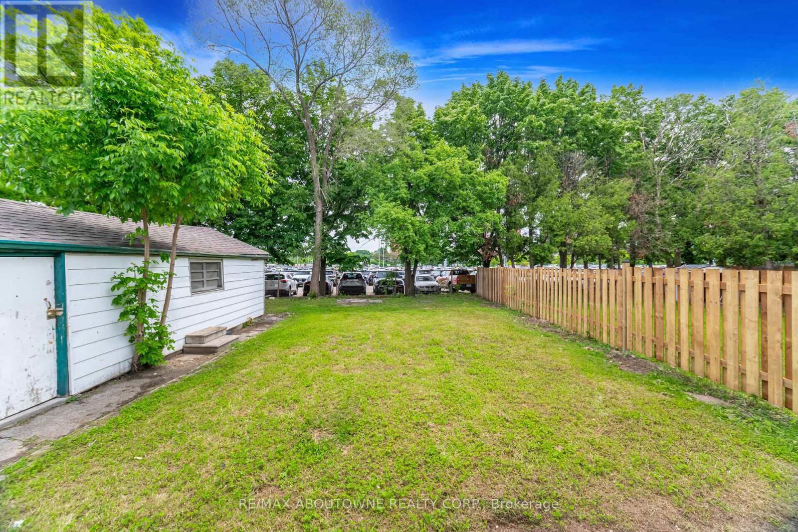 128 CROSS AVENUE Image 39