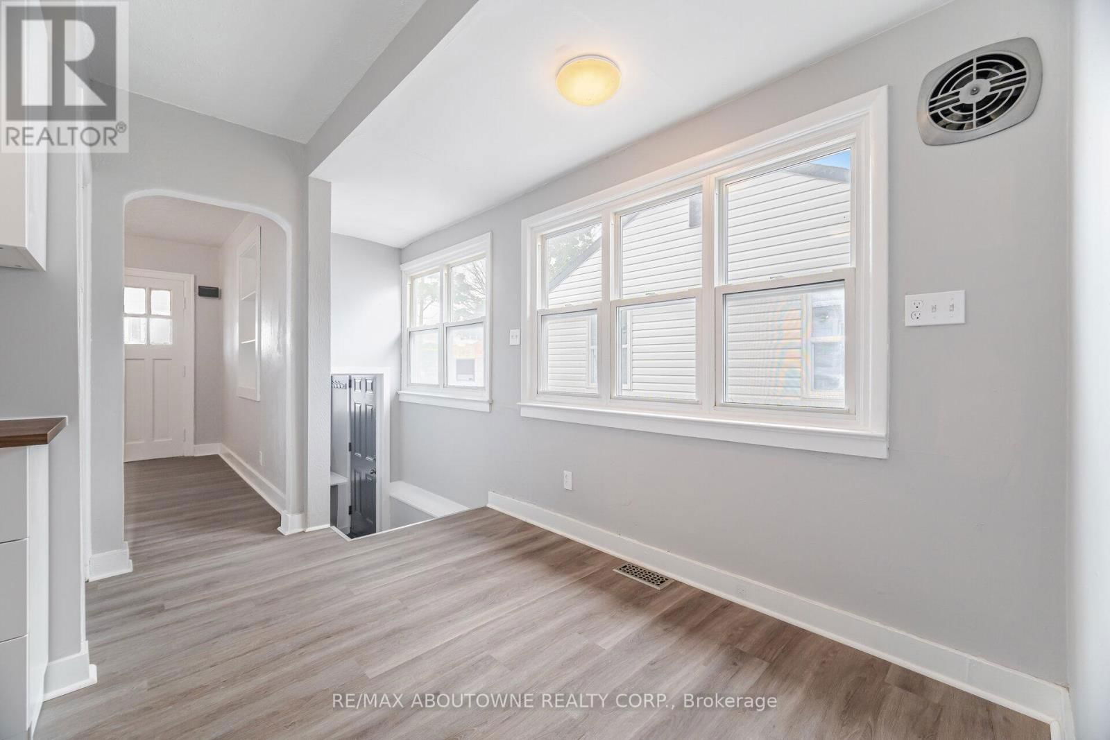 128 CROSS AVENUE Image 8