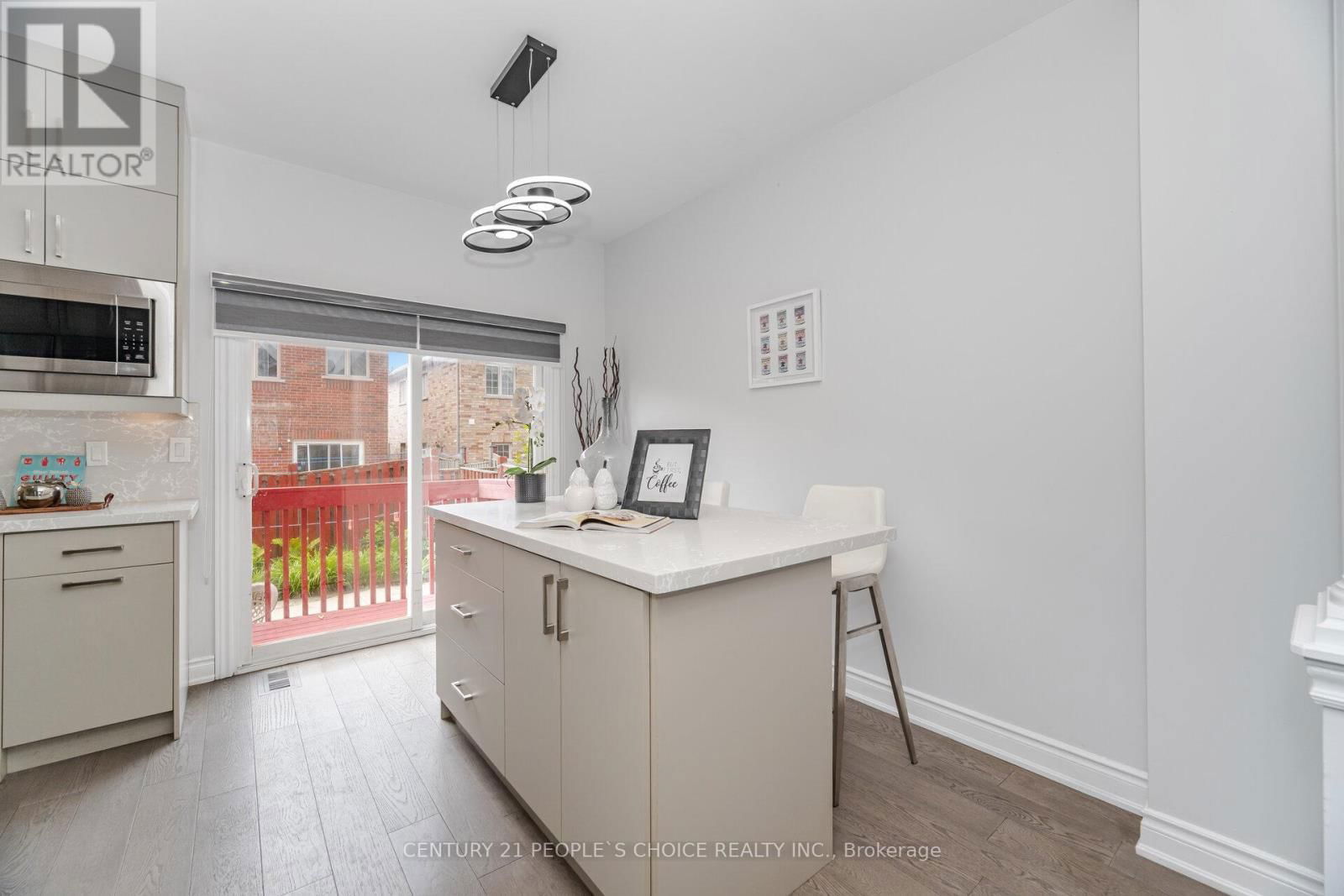72 CRYSTALVIEW CRESCENT Image 12
