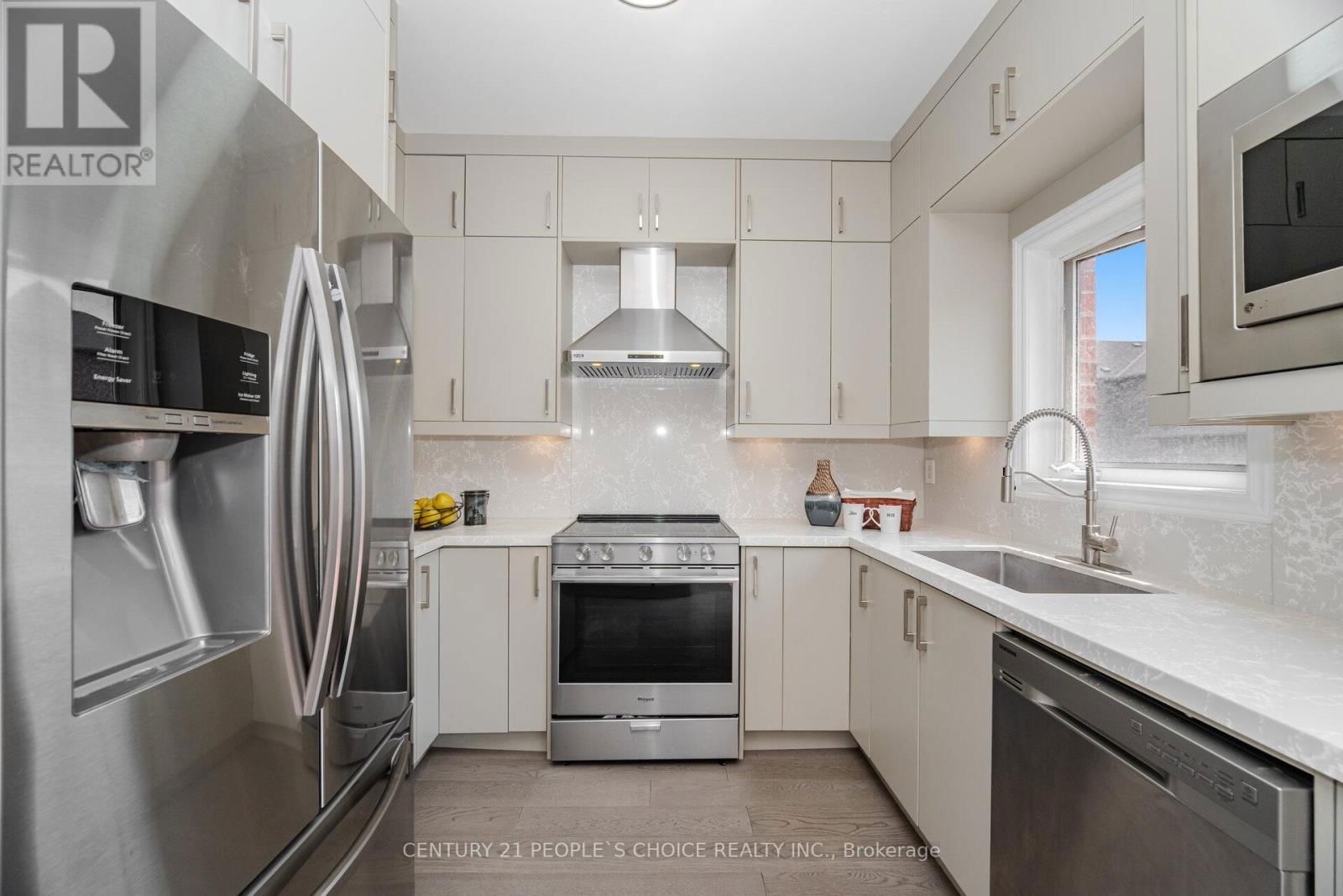 72 CRYSTALVIEW CRESCENT Image 13