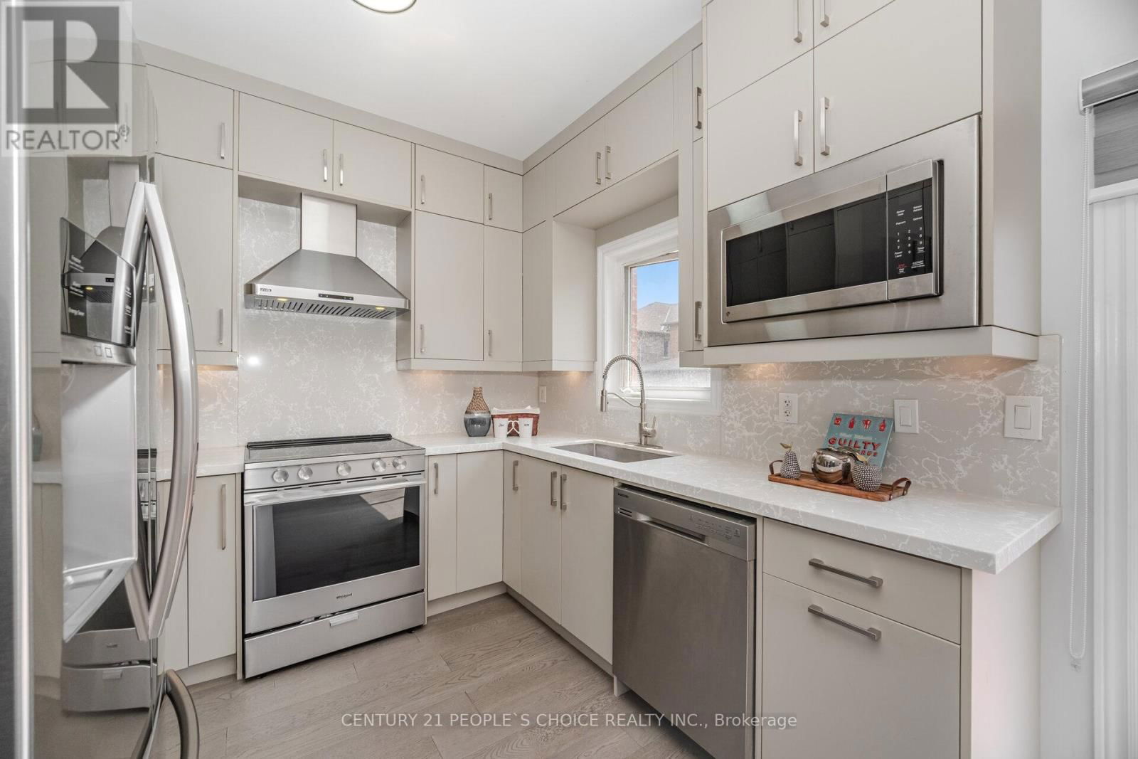 72 CRYSTALVIEW CRESCENT Image 14