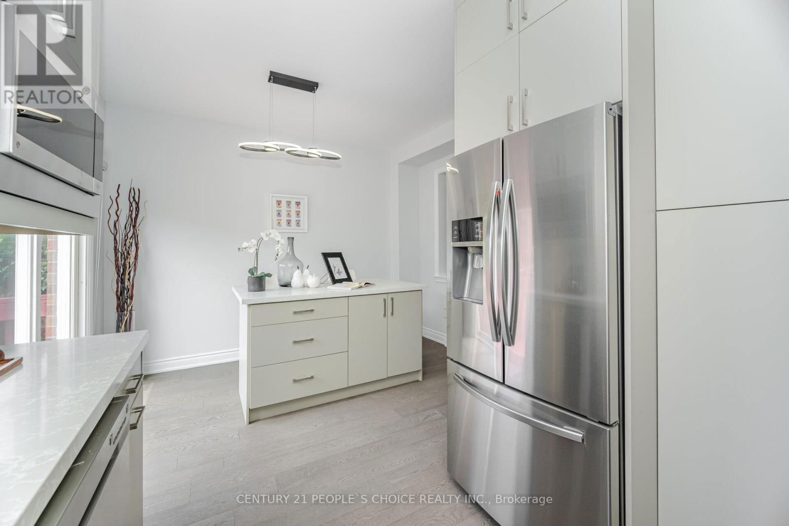 72 CRYSTALVIEW CRESCENT Image 16