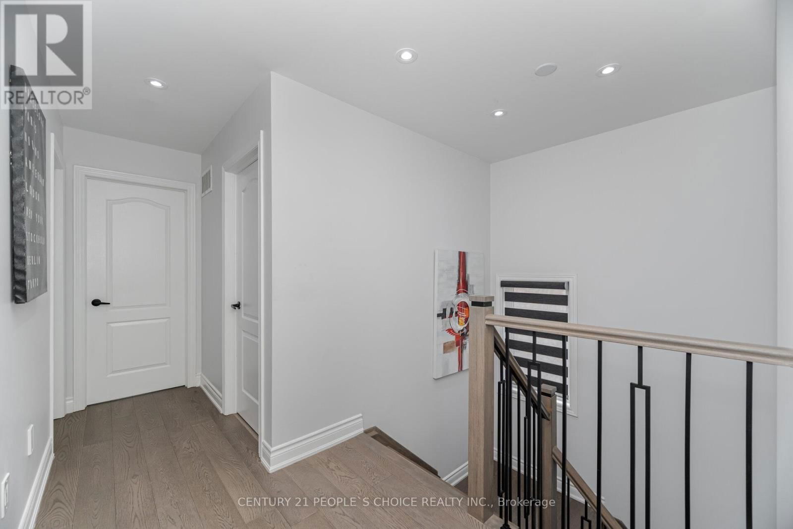 72 CRYSTALVIEW CRESCENT Image 21