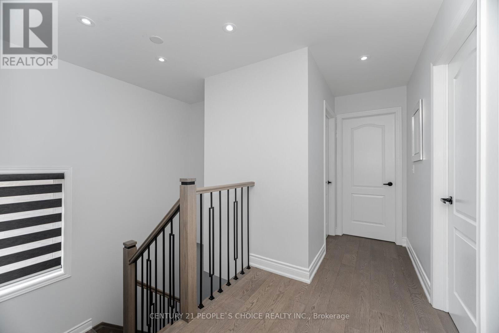72 CRYSTALVIEW CRESCENT Image 22