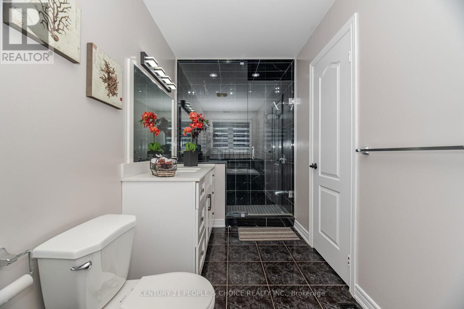 72 CRYSTALVIEW CRESCENT Image 25
