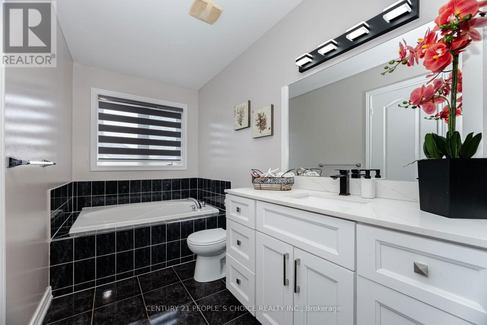 72 CRYSTALVIEW CRESCENT Image 26