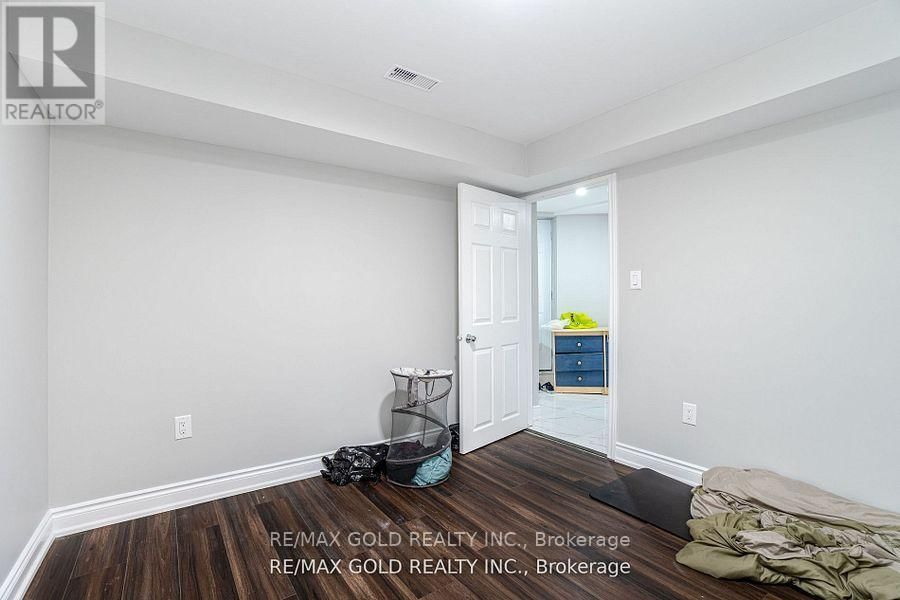 42 BRAEMORE ROAD Image 24