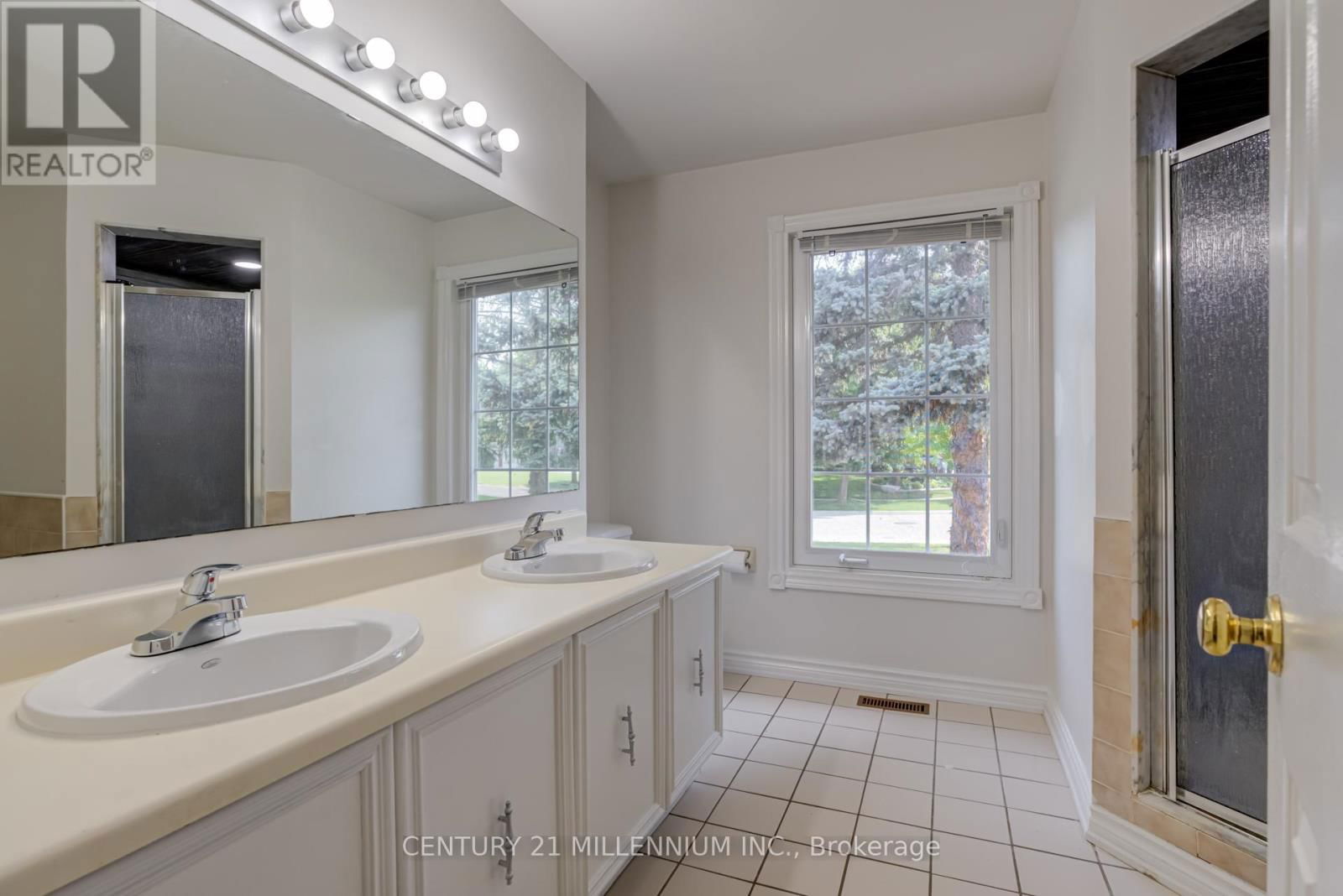 1572 CARTIER COURT Image 19