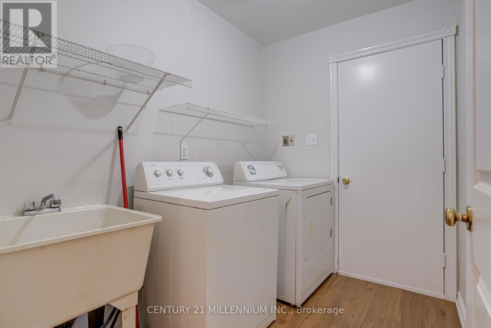 1572 CARTIER COURT Image 27