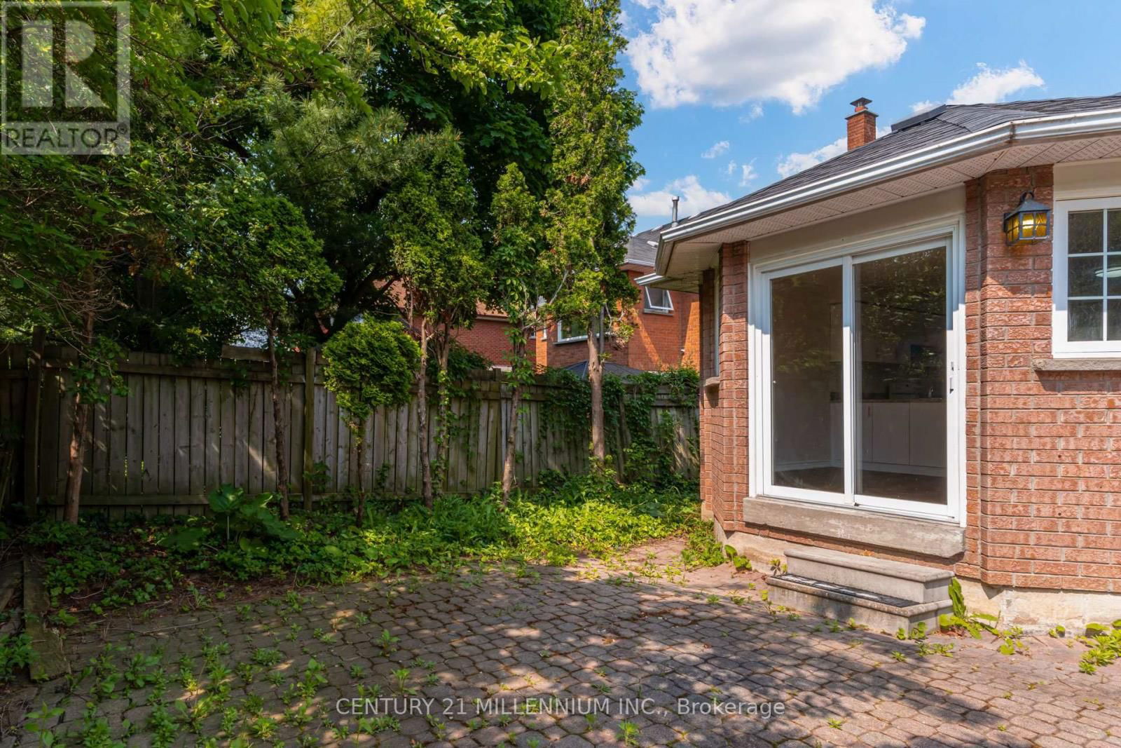 1572 CARTIER COURT Image 28
