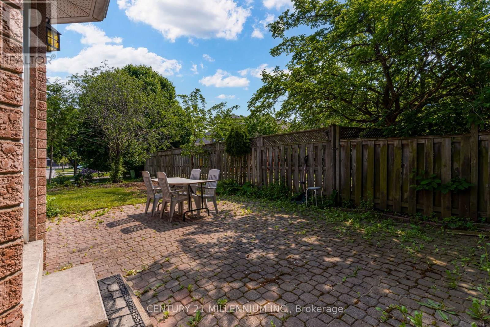 1572 CARTIER COURT Image 29
