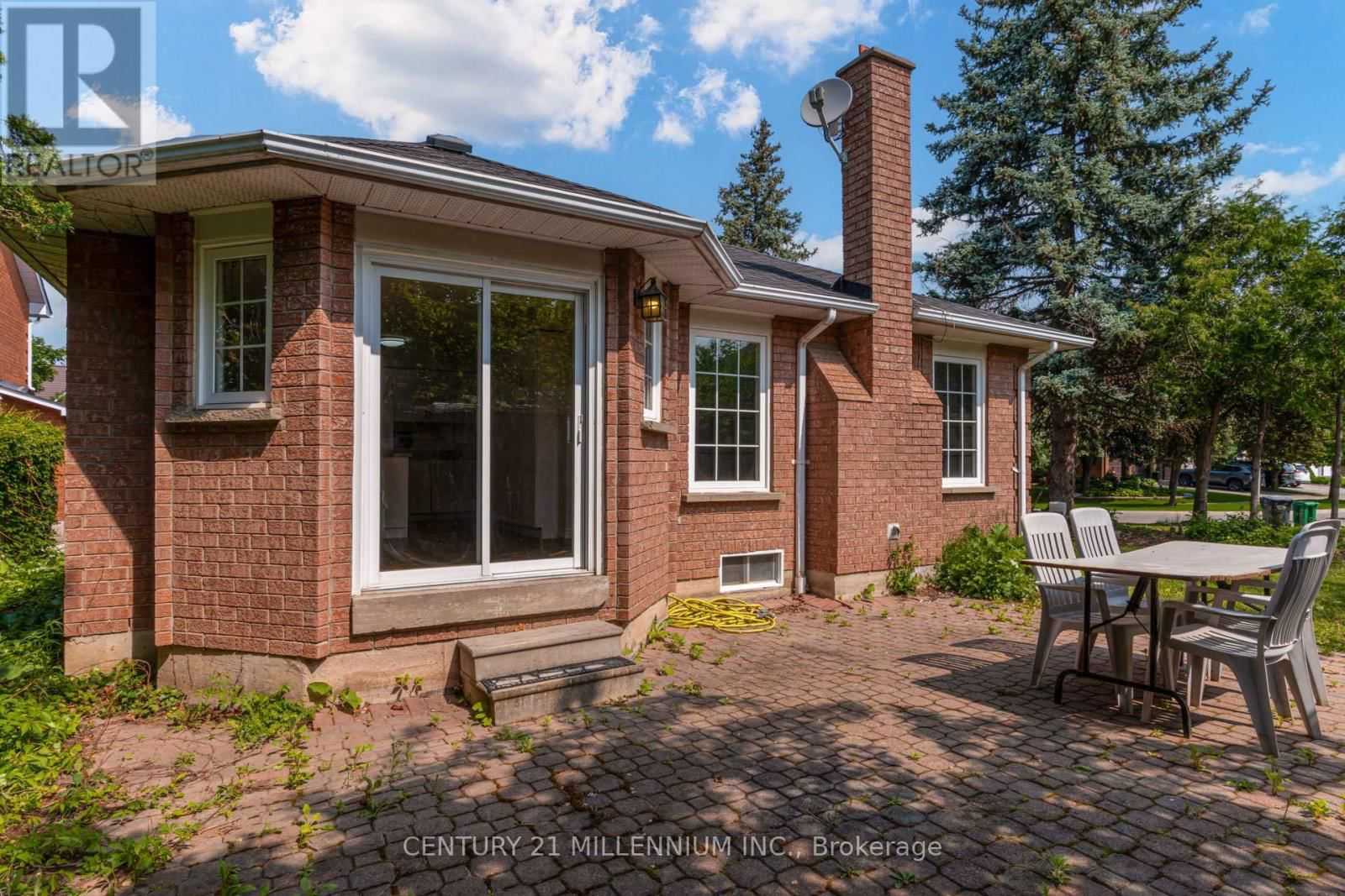 1572 CARTIER COURT Image 30