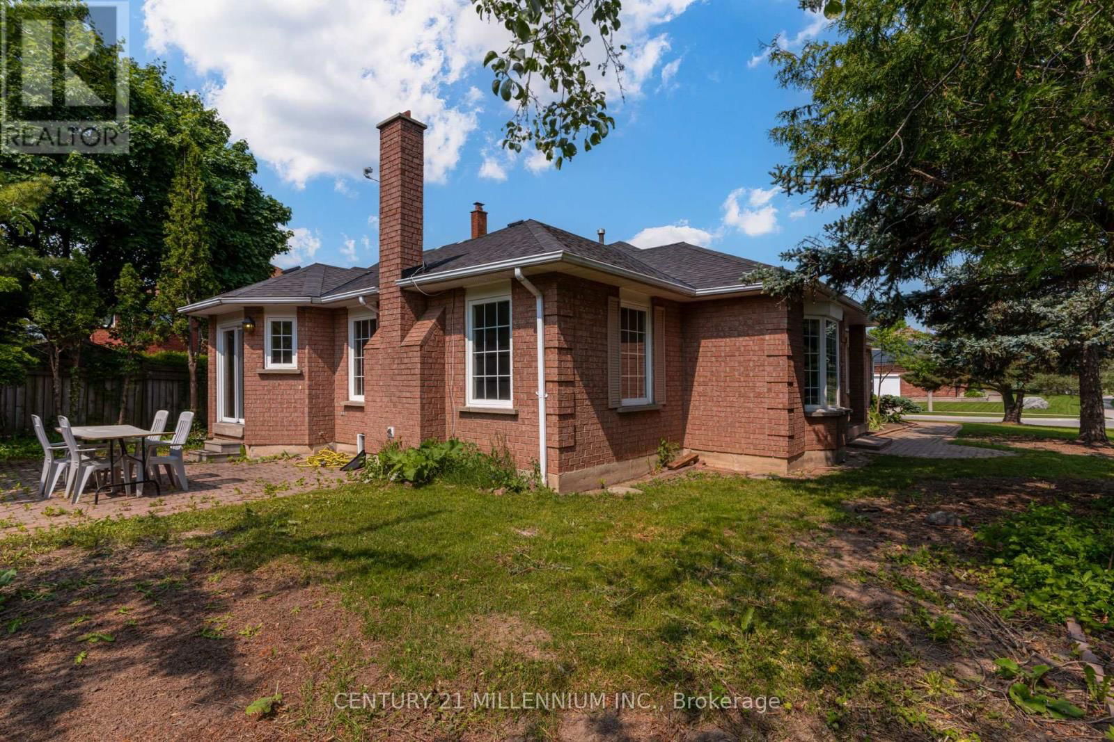 1572 CARTIER COURT Image 31