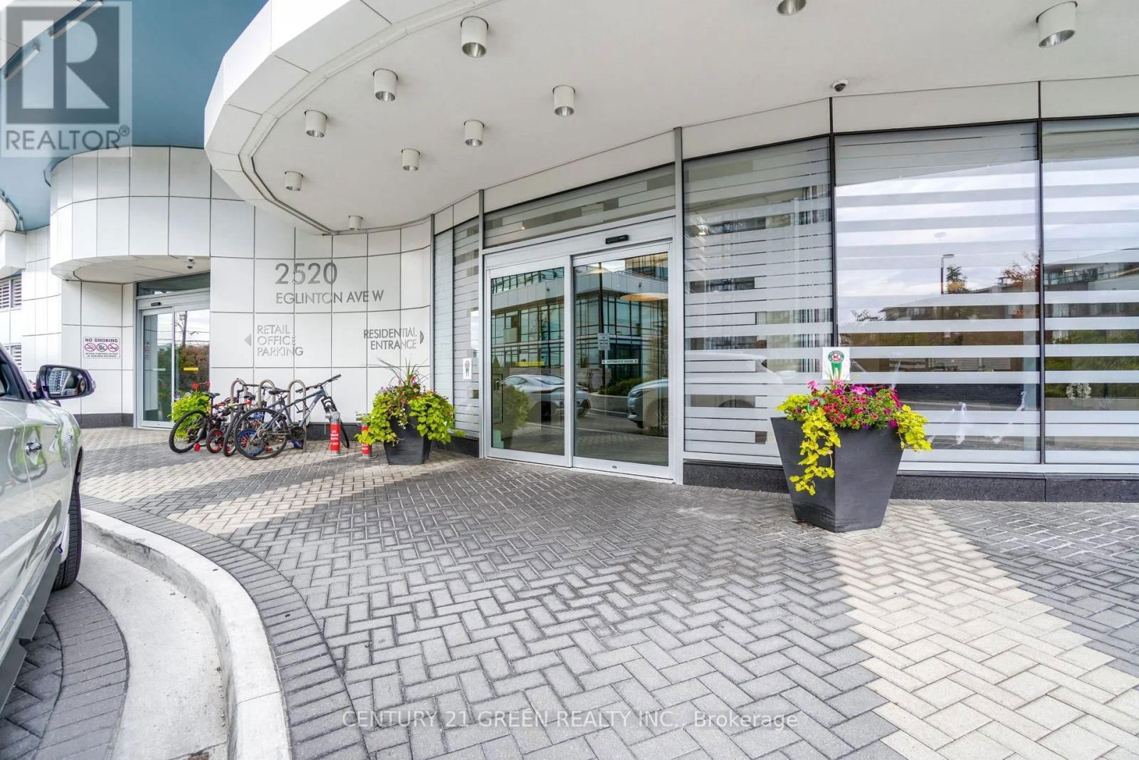 1022 - 2520 EGLINTON AVENUE WEST Image 4
