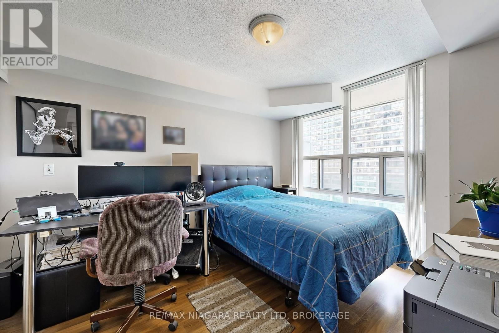 807 - 1 ELM DRIVE Image 19
